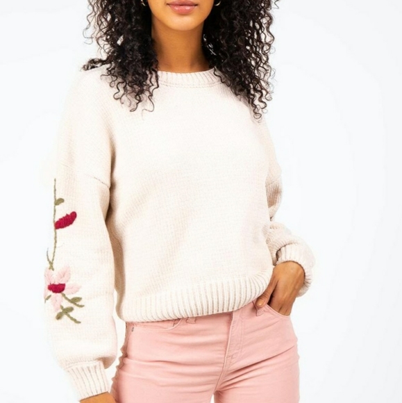 Francesca's Collections Sweaters - Francesca's Orlean Embroidered Sleeve Sweater Med